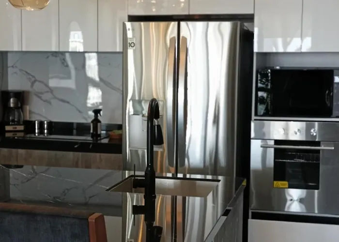 Luxury With Amazing Pool ,gym, Sauna, Wifi Apartment