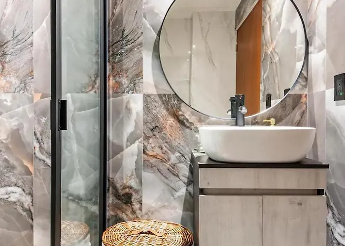 Apartment Luxury With Amazing Pool ,gym, Sauna, Wifi