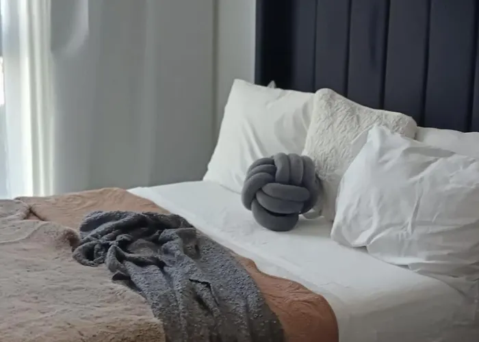 Luxury With Amazing Pool ,gym, Sauna, Wifi Apartment *